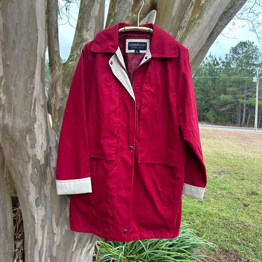 London Fog Limited Edition raincoat features a red  body with a tan collar Y2K